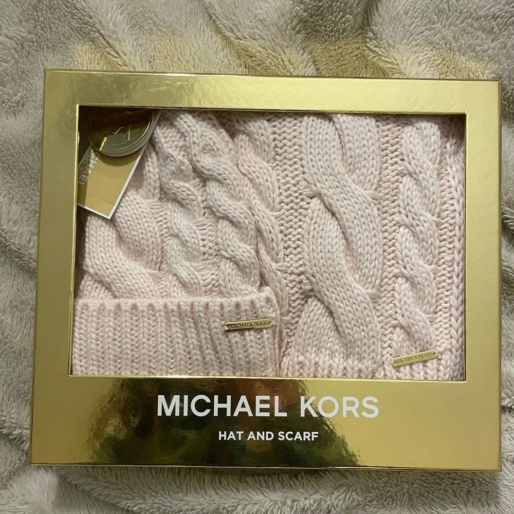 NWT Michael Kors Pink Cable Knit Hat and Scarf Gift Set